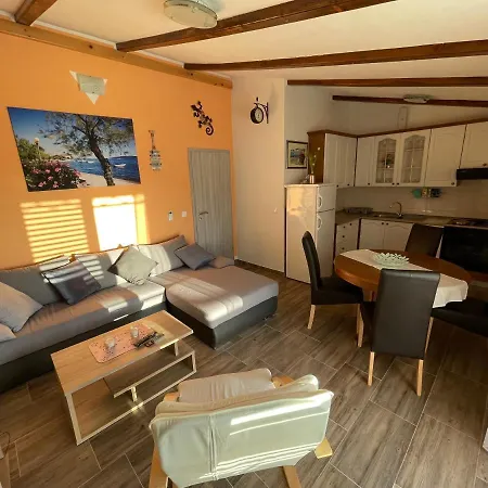 Apartment Orangerie *