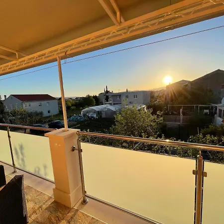 Orangerie Apartment *